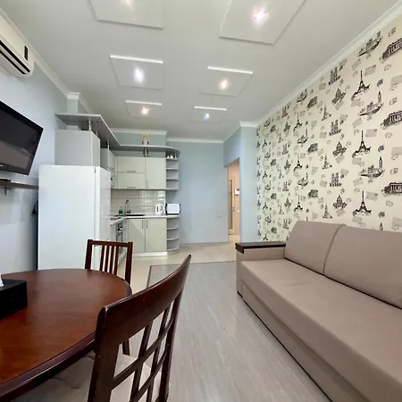 Persha Perluna 14 Apartment *