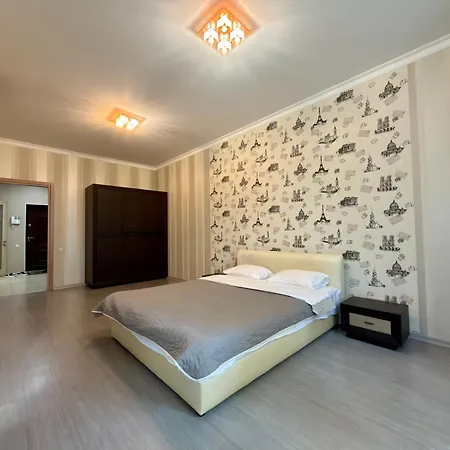 Persha Perluna 14 Apartment *